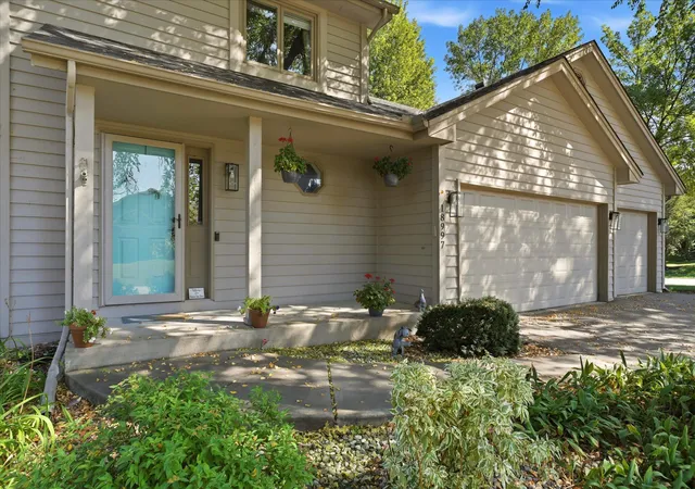 Photo 4 of Sale Pending at 18997 Nature Ln, Eden Prairie, MN 55346 | MLS# 7117227 | Listing updated on 2026-09-15
