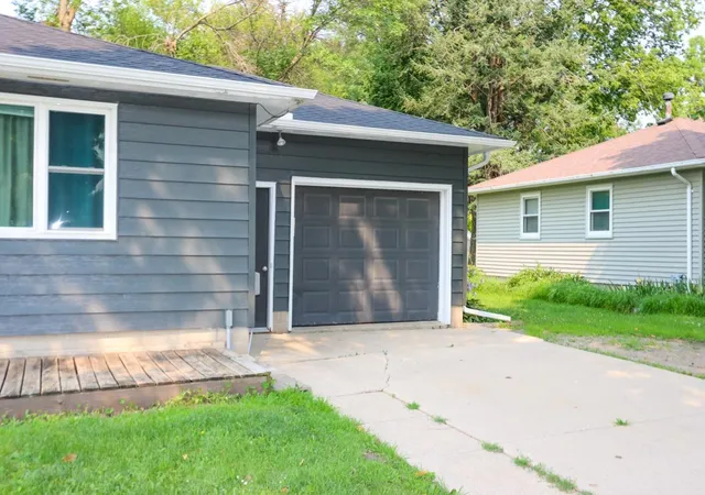 Photo 3 of Single family home for sale at 916 5th Street Sw, Waseca, MN 56093 | MLS# 7117257 | Listing updated on 2026-09-14