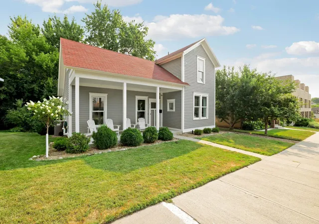 Photo 2 of Sale Pending at 311 3rd Street, Excelsior, MN 55331 | MLS# 7117277 | Listing updated on 2026-09-14