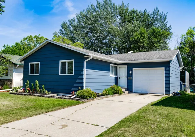 Photo 1 of Single family home for sale at 2925 14th Avenue S, Moorhead, MN 56560 | MLS# 7117834 | Listing updated on 2026-09-10