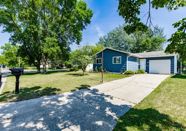 Photo 2 of Single family home for sale at 2925 14th Avenue S, Moorhead, MN 56560 | MLS# 7117834 | Listing updated on 2026-09-10