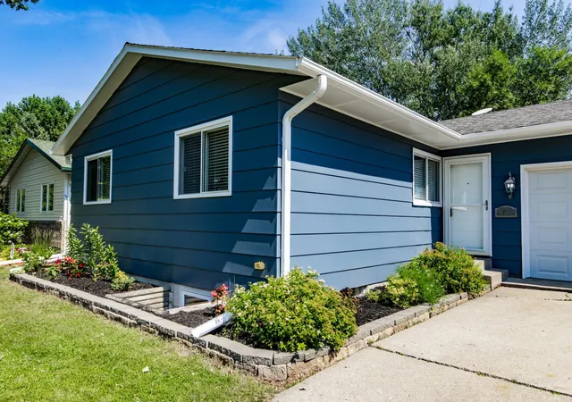 Photo 3 of Single family home for sale at 2925 14th Avenue S, Moorhead, MN 56560 | MLS# 7117834 | Listing updated on 2026-09-10