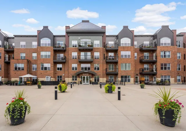Photo 2 of Sale Pending at 1800 Graham Ave #226, Saint Paul, MN 55116 | MLS# 7117861 | Listing updated on 2026-09-10