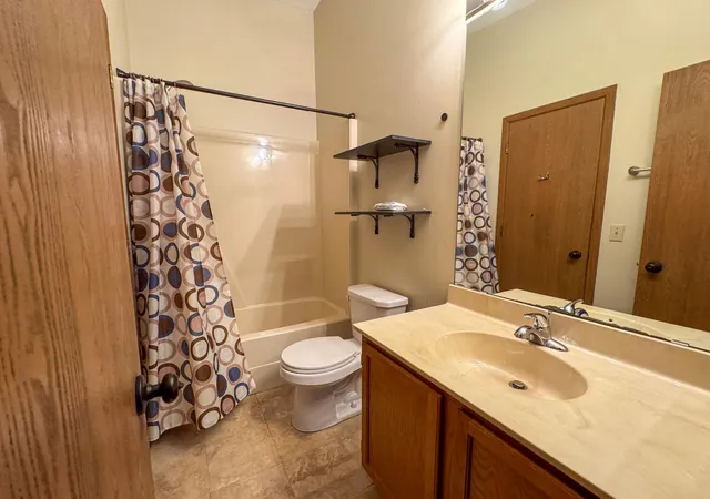 Photo 4 of Single family home for sale at 17562 Pond Cir, Eden Prairie, MN 55346 | MLS# 7117868 | Listing updated on 2026-09-11