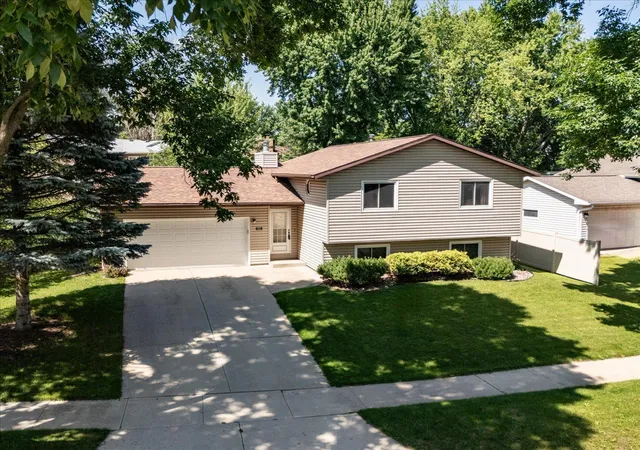 Photo 2 of Sale Pending at 619 Chalet Dr Nw, Rochester, MN 55901 | MLS# 7117945 | Listing updated on 2026-09-14