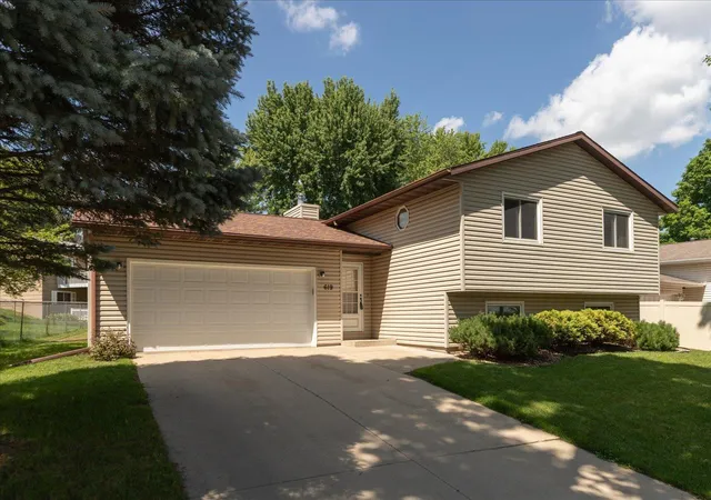 Photo 3 of Sale Pending at 619 Chalet Dr Nw, Rochester, MN 55901 | MLS# 7117945 | Listing updated on 2026-09-14