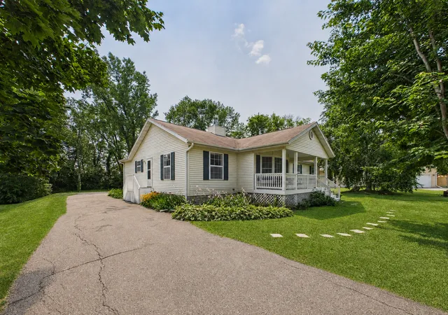 Photo 1 of Single family home for sale at 417 Countryside Dr Se, Montgomery, MN 56069 | MLS# 7118006 | Listing updated on 2026-09-14