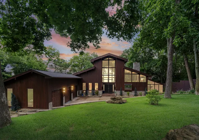 Photo 1 of Single family home for sale at 1555 Crescent Hills Dr, La Crescent, MN 55947 | MLS# 7118045 | Listing updated on 2026-09-27