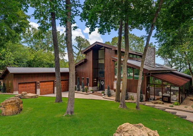 Photo 48 of Single family home for sale at 1555 Crescent Hills Dr, La Crescent, MN 55947 | MLS# 7118045 | Listing updated on 2026-09-27