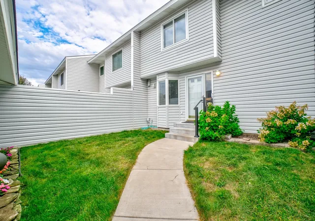 Photo 2 of Single family home for sale at 2174 Tower Ct, Woodbury, MN 55125 | MLS# 7118383 | Listing updated on 2026-09-15