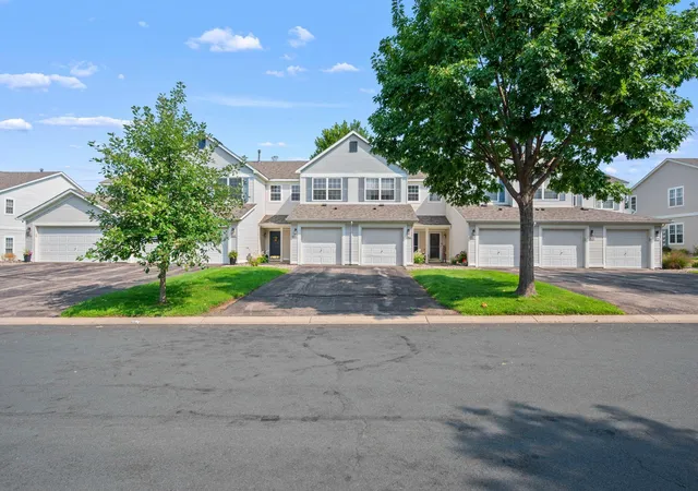 Photo 2 of Single family home for sale at 855 Providence Dr, Shakopee, MN 55379 | MLS# 7118469 | Listing updated on 2026-09-11