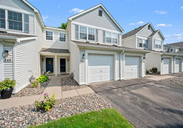 Photo 3 of Single family home for sale at 855 Providence Dr, Shakopee, MN 55379 | MLS# 7118469 | Listing updated on 2026-09-11