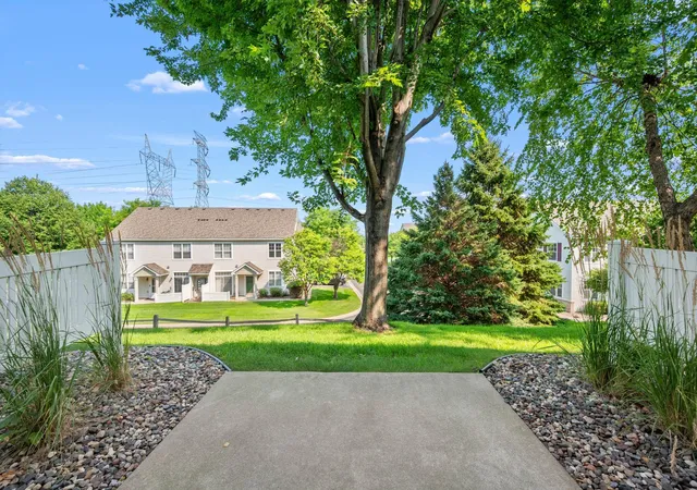 Photo 4 of Single family home for sale at 855 Providence Dr, Shakopee, MN 55379 | MLS# 7118469 | Listing updated on 2026-09-11