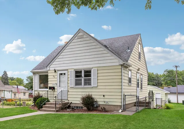 Photo 2 of Sale Pending at 418 17th Avenue N, South Saint Paul, MN 55075 | MLS# 7118685 | Listing updated on 2026-09-15