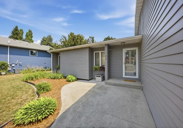 Photo 3 of Single family home for sale at 186 Prairiewood Dr S, Fargo, ND 58103 | MLS# 7118748 | Listing updated on 2026-09-15