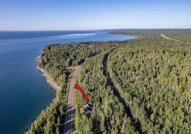 Photo 4 of Single family home for sale at 5845 N Shore Dr, Duluth, MN 55804 | MLS# 7118859 | Listing updated on 2026-09-11