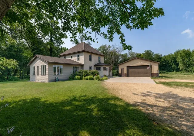 Photo 1 of Single family home for sale at 1024 Le Ctr St, Le Center, MN 56057 | MLS# 7118923 | Listing updated on 2026-09-11
