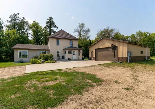 Photo 2 of Single family home for sale at 1024 Le Ctr St, Le Center, MN 56057 | MLS# 7118923 | Listing updated on 2026-09-11