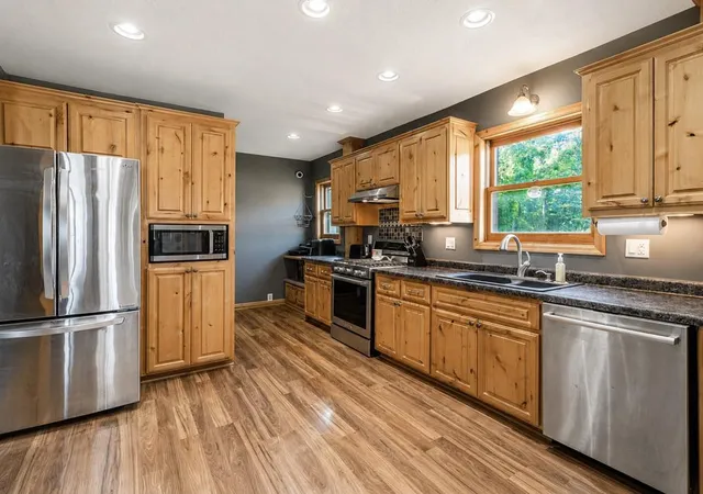 Photo 3 of Single family home for sale at 1024 Le Ctr St, Le Center, MN 56057 | MLS# 7118923 | Listing updated on 2026-09-11