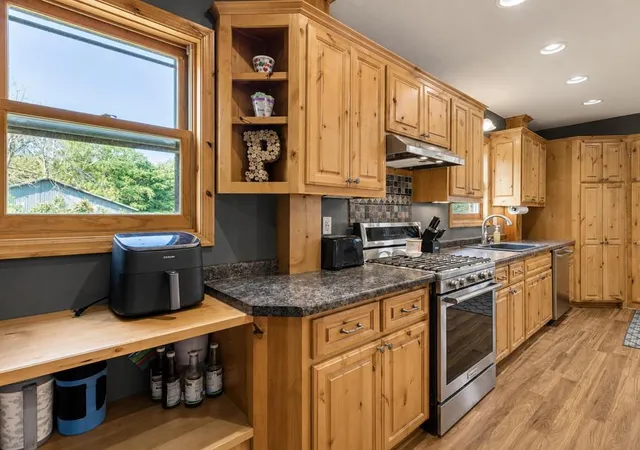 Photo 4 of Single family home for sale at 1024 Le Ctr St, Le Center, MN 56057 | MLS# 7118923 | Listing updated on 2026-09-11