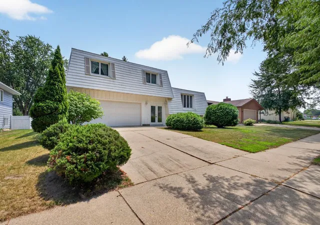 Photo 2 of Sale Pending at 1716 8th Avenue Se, Rochester, MN 55904 | MLS# 7119021 | Listing updated on 2026-09-14