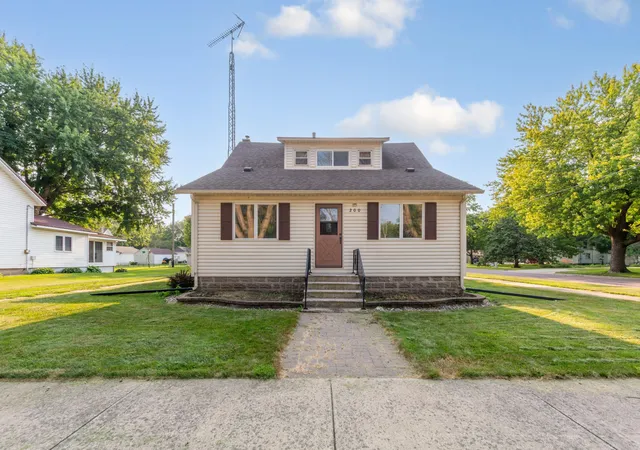 Single family home for sale at 200 1st Avenue SE, Mapleton, MN 56065 | MLS# 7119337