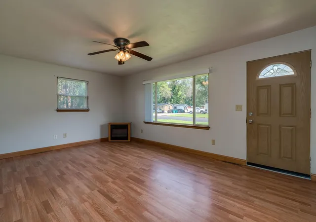 Photo 4 of Single family home for sale at 109 Jay St, Le Sueur, MN 56058 | MLS# 7119340 | Listing updated on 2026-10-18