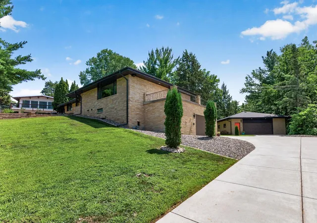 Photo 3 of Single family home for sale at 1472 Bridgeview Ave, Saint Paul, MN 55121 | MLS# 7119488 | Listing updated on 2026-09-14