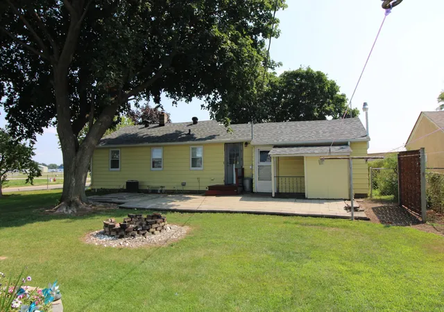 Photo 3 of Single family home for sale at 6300 60th Avenue N, Crystal, MN 55428 | MLS# 7119496 | Listing updated on 2026-09-08