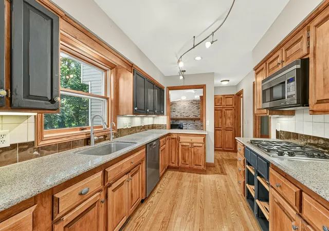 Photo 2 of Single family home for sale at 1408 Woodland Dr Sw, Rochester, MN 55902 | MLS# 7119627 | Listing updated on 2026-09-10