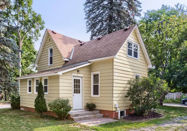 Photo 3 of Single family home for sale at 156 6th Street Nw, Forest Lake, MN 55025 | MLS# 7119777 | Listing updated on 2026-09-11