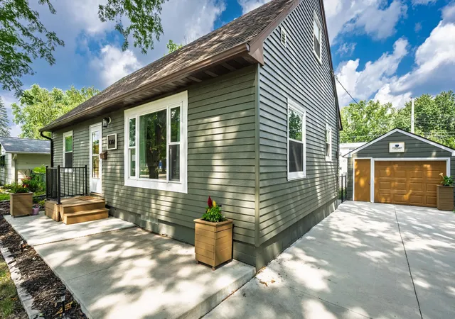 Photo 3 of Single family home for sale at 1360 9th Avenue Se, Rochester, MN 55904 | MLS# 7119827 | Listing updated on 2026-09-15