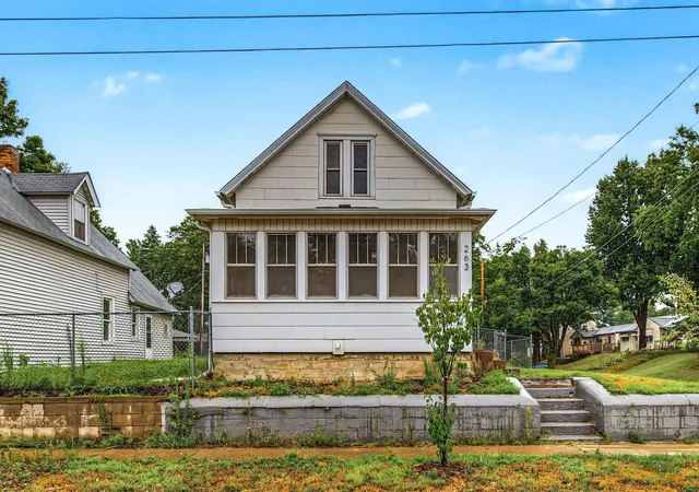 Photo 1 of Single family home for sale at 263 Cottage Ave W, Saint Paul, MN 55117 | MLS# 7120021 | Listing updated on 2026-09-10