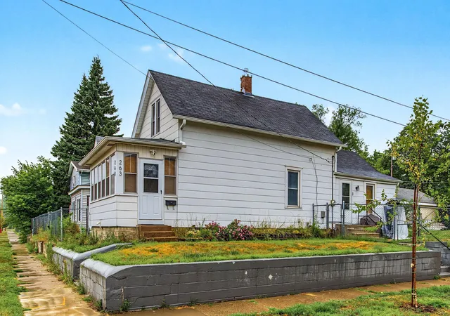 Photo 3 of Single family home for sale at 263 Cottage Ave W, Saint Paul, MN 55117 | MLS# 7120021 | Listing updated on 2026-09-10