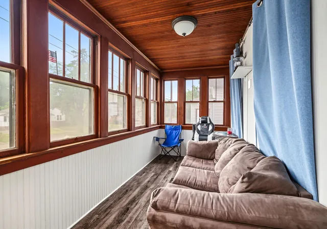 Photo 4 of Single family home for sale at 263 Cottage Ave W, Saint Paul, MN 55117 | MLS# 7120021 | Listing updated on 2026-09-10