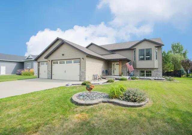 Photo 1 of Single family home for sale at 2304 36th Street S, Moorhead, MN 56560 | MLS# 7120238 | Listing updated on 2026-09-15