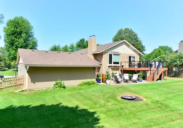 Photo 4 of Single family home for sale at 17400 Barrington Ct, Minnetonka, MN 55345 | MLS# 7120338 | Listing updated on 2026-09-15