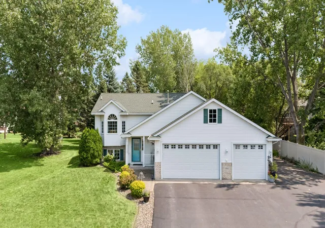 Photo 2 of Sale Pending at 29527 295th Lane, Lindstrom, MN 55045 | MLS# 7120428 | Listing updated on 2026-09-14