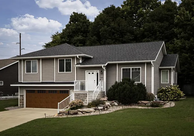 Photo 1 of Single family home for sale at 304 Tanager Rd, Mankato, MN 56001 | MLS# 7120463 | Listing updated on 2026-09-12