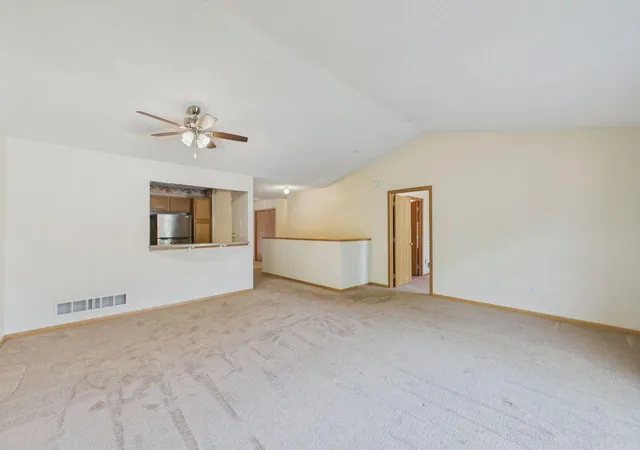 Photo 4 of Single family home for sale at 182 Emerson Ave E, Saint Paul, MN 55118 | MLS# 7120464 | Listing updated on 2026-09-10
