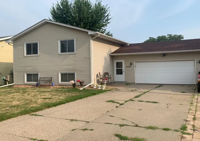 Photo 2 of Sale Pending at 2359 17th Avenue E, Saint Paul, MN 55109 | MLS# 7120719 | Listing updated on 2026-09-14