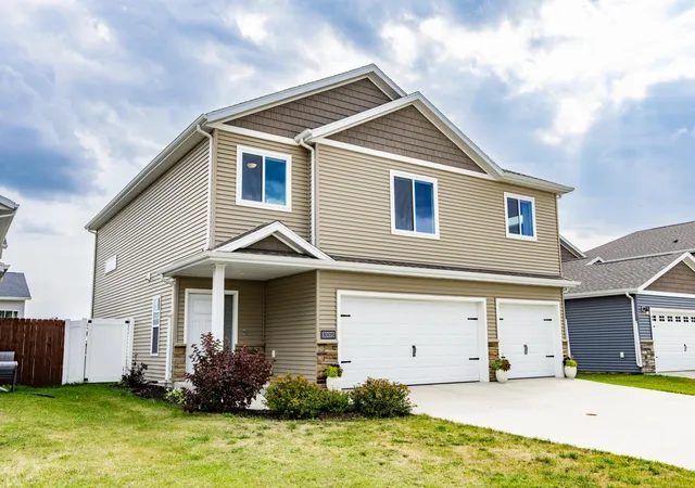 Photo 1 of Single family home for sale at 3005 38th Avenue S, Moorhead, MN 56560 | MLS# 7120894 | Listing updated on 2026-09-11
