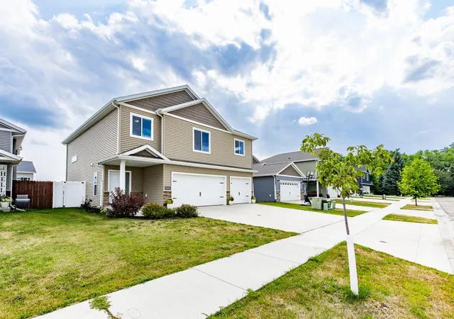 Photo 2 of Single family home for sale at 3005 38th Avenue S, Moorhead, MN 56560 | MLS# 7120894 | Listing updated on 2026-09-11