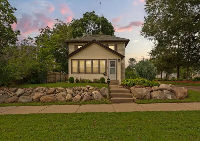 Photo 3 of Single family home for sale at 721 1st Street N, Waterville, MN 56096 | MLS# 7120977 | Listing updated on 2026-09-11