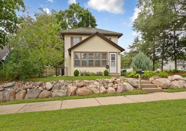 Photo 3 of Single family home for sale at 721 1st Street N, Waterville, MN 56096 | MLS# 7120977 | Listing updated on 2026-09-11