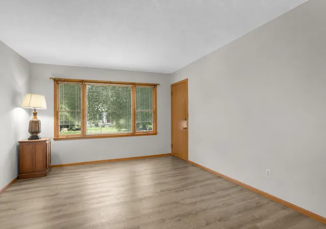 Listing Photo 4 - Condo for sale in building located at 435 Madison St NE, Minneapolis, MN 55413