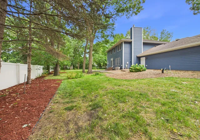 Photo 3 of Single family home for sale at 2527 Colony Cir, Saint Cloud, MN 56303 | MLS# 7121800 | Listing updated on 2026-10-07