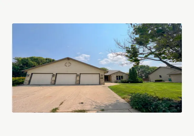 Photo 2 of Single family home for sale at 141 Fairlawn Ave E, Winsted, MN 55395 | MLS# 7121871 | Listing updated on 2026-09-10