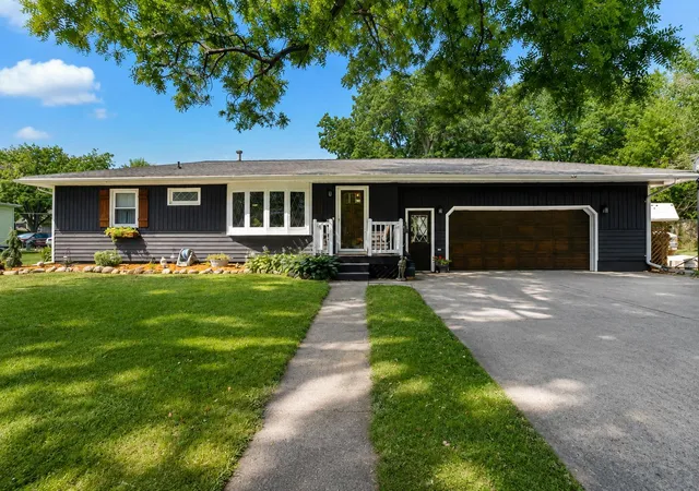 Photo 2 of Single family home for sale at 313 1st Street Se, Madelia, MN 56062 | MLS# 7122013 | Listing updated on 2026-09-29