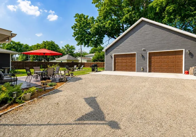 Photo 3 of Single family home for sale at 313 1st Street Se, Madelia, MN 56062 | MLS# 7122013 | Listing updated on 2026-09-29